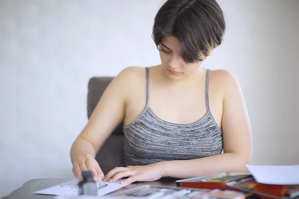 Adult Girl Draws Paper Pencils Portrait Beautiful Young Female Student — Stock Photo, Image