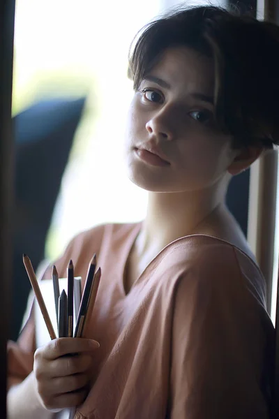 Adult Girl Draws Paper Pencils Portrait Beautiful Young Female Student — Stock Photo, Image