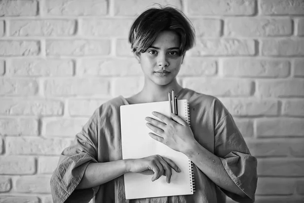 Retrato Una Chica Profesión Diseñador Retrato Una Hermosa Joven Profesional — Foto de Stock