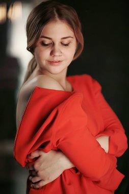 arkadan kız modeli görünümü / güzel seksi sarışın çıplak geri çıplak