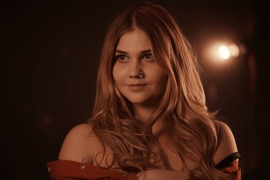 güzel sarışın xxl diyet / kilolu, kavram yağ güzel genç model