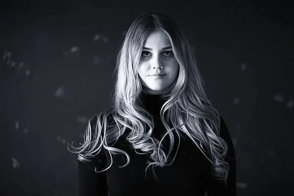 Mooie Blonde Xxl Dieet Overgewicht Concept Vet Mooi Jong Model — Stockfoto