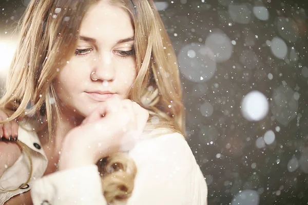 Zimowy Portret Seksownej Dorosłej Dziewczyny Sezonowy Zimny Portret Śniegiem Piękna — Zdjęcie stockowe