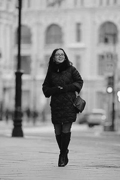 Menina Casaco Cidade Inverno Conceito Fadiga Stress Tarefas Natal — Fotografia de Stock