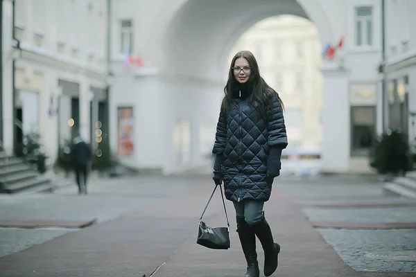 Chica Invierno Descuentos Compras Adulto Joven Hermosa Modelo Ropa Invierno —  Fotos de Stock