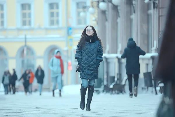 Dorosły Model Dziewczyna Płaszcz Zima Spacer Miasto Boże Narodzenie Wakacje — Zdjęcie stockowe