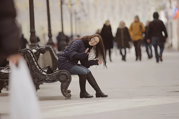 Adulto Modello Ragazza Cappotto Una Passeggiata Invernale Città Natale Vacanza — Foto Stock