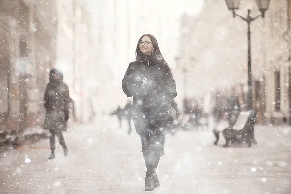 Menina Casaco Cidade Inverno Conceito Fadiga Stress Tarefas Natal — Fotografia de Stock