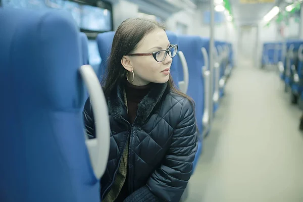 Mädchen Mantel Der Winterstadt Konzept Des Ermüdungsstresses — Stockfoto