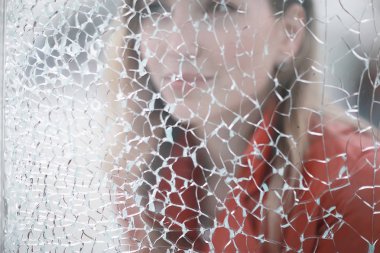 kırık cam kız / kavram psikolojik yardım, kadın danışma, stres, üzüntü, yalnızlık