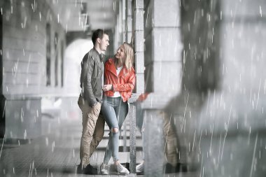 yağmur sevenler / yağmur ile sonbahar hava, yağmur dışında kişi