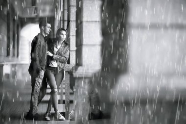 yağmur sevenler / yağmur ile sonbahar hava, yağmur dışında kişi