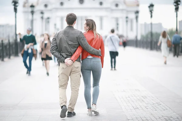 Par Kärlek Promenad Rom Italien Unga Älskare Kram Kram Och — Stockfoto