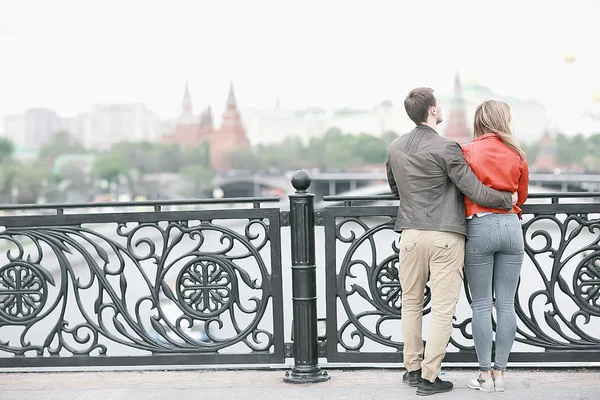 Young Family City Autumn Walk Lovers Jackets Walking Autumn City — Stock Photo, Image