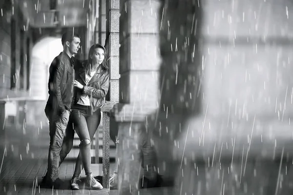 yağmur sevenler / yağmur ile sonbahar hava, yağmur dışında kişi