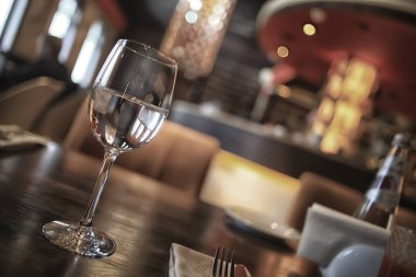 konsept alkol cam / güzel cam, şarap restoran tatma yaşlı şarap