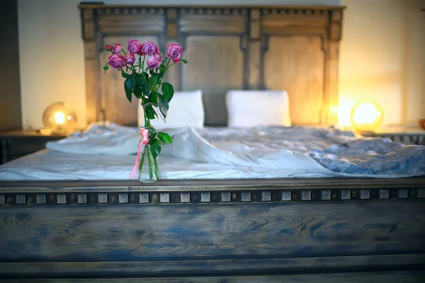 Boeket Van Rozen Bed Romance Concept Huwelijksreis Achtergrond — Stockfoto