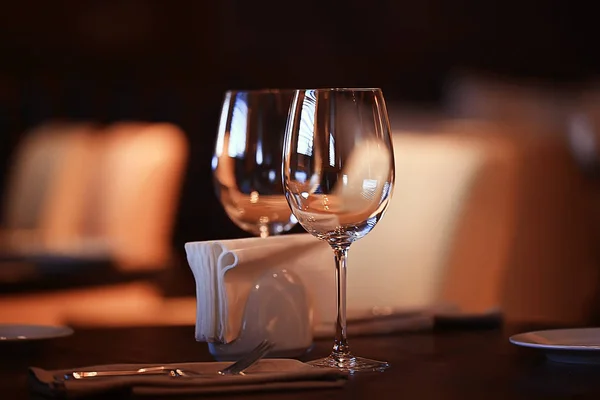 コンセプトアルコールグラス 美しいガラス ワインレストランテイスティング熟成ワイン — ストック写真