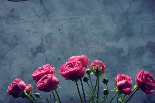 花束粉红色玫瑰背景 节日概念 美丽的粉红色花背景 — 图库照片