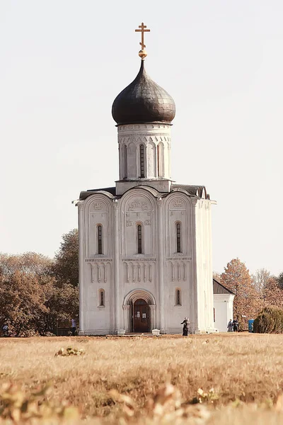 教会の夏の風景正統 夏の風景 ロシアの信仰宗教建築 — ストック写真