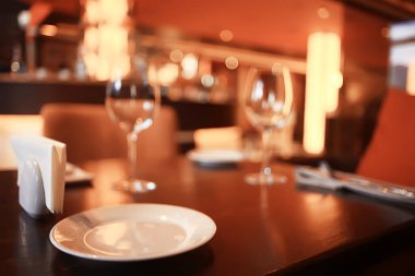 bir kafede bir masada iç restoran sofra / çatal ve sofra, güzel catering sanayi