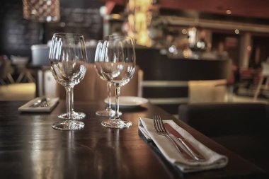 konsept alkol cam / güzel cam, şarap restoran tatma yaşlı şarap