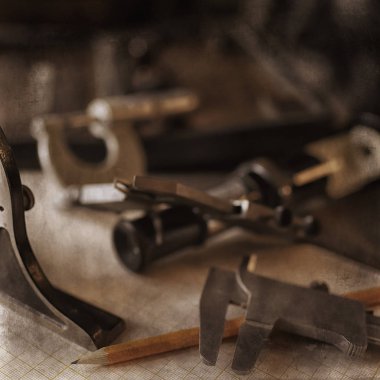 çizim araçları, kavram mühendisliği proje vintage / pusula kalem kağıt eğitim taslak