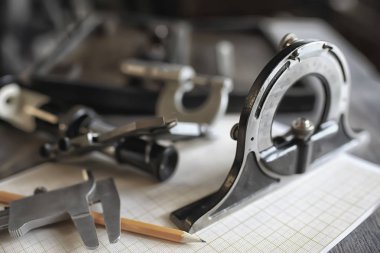 çizim araçları, kavram mühendisliği proje vintage / pusula kalem kağıt eğitim taslak