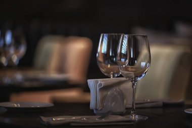 konsept alkol cam / güzel cam, şarap restoran tatma yaşlı şarap