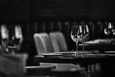 bir kafede bir masada iç restoran sofra / çatal ve sofra, güzel catering sanayi