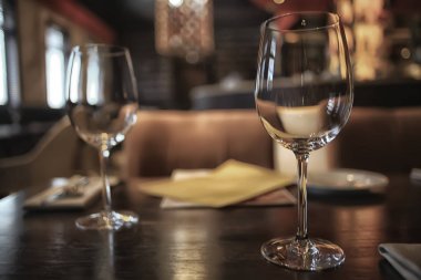 konsept alkol cam / güzel cam, şarap restoran tatma yaşlı şarap