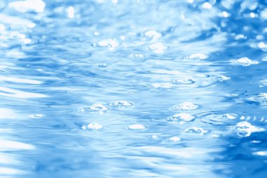 kavram mavi soyut arka plan su / okyanus, su üzerinde göl dalgaları, nehir üzerinde dalgalanmaların yansıması