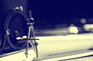 çizim araçları, kavram mühendisliği proje vintage / pusula kalem kağıt eğitim taslak