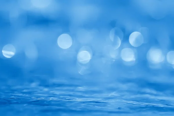 概念蓝色抽象背景水 湖波在水面上 波纹在河上的反射 — 图库照片