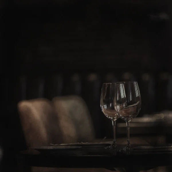 Glas Rode Wijn Vintage Achtergrond Oude Vat Wijn Alcohol Proeven — Stockfoto