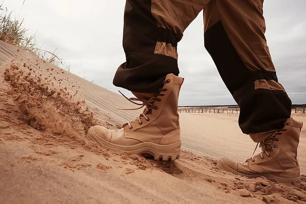 사막의 군인사막에서 — 스톡 사진