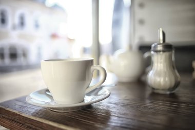 bir açık kafede fincan / kahvaltı kavramı bir kafe, kahve, çay, sabah içkisi