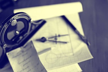 çizim araçları, kavram mühendisliği proje vintage / pusula kalem kağıt eğitim taslak