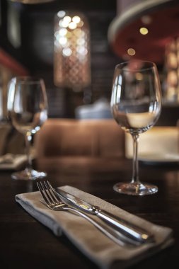 bir kafede restoran / masa, gıda sanayi catering, menü iç hizmet veren çatal ve bıçak