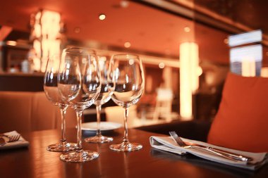 bir kafede bir masada iç restoran sofra / çatal ve sofra, güzel catering sanayi
