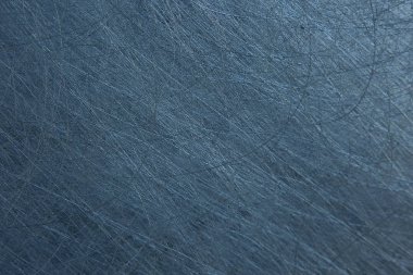 Metal, metaldeki mavi arkaplan çiziklerini soyut / boş çerçeve çizer