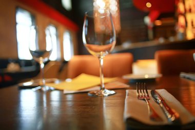 bir kafede bir masada iç restoran sofra / çatal ve sofra, güzel catering sanayi