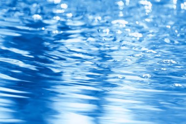 kavram mavi soyut arka plan su / okyanus, su üzerinde göl dalgaları, nehir üzerinde dalgalanmaların yansıması