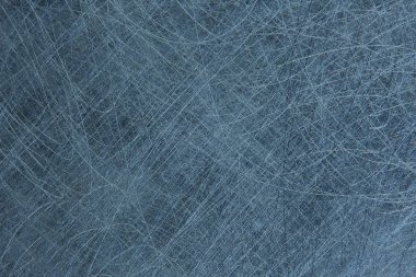 Metal, metaldeki mavi arkaplan çiziklerini soyut / boş çerçeve çizer