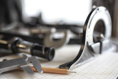 çizim araçları, kavram mühendisliği proje vintage / pusula kalem kağıt eğitim taslak