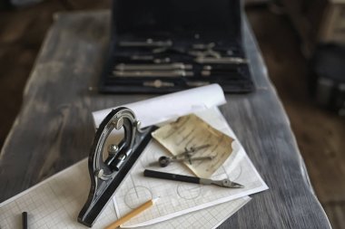 çizim araçları, kavram mühendisliği proje vintage / pusula kalem kağıt eğitim taslak