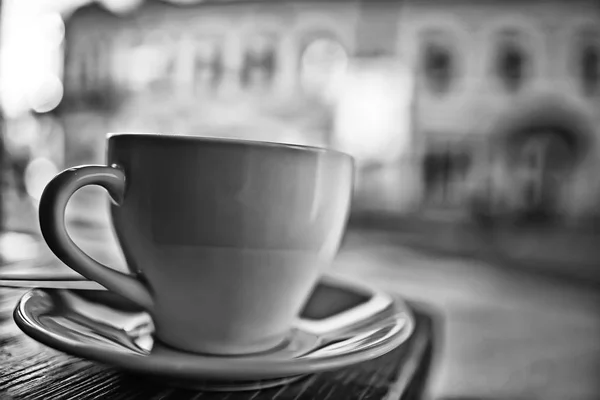 Csésze Egy Szabadtéri Kávézó Reggeli Koncepció Egy Kávézóban Kávé Tea — Stock Fotó