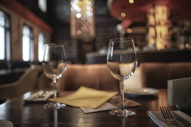 konsept alkol cam / güzel cam, şarap restoran tatma yaşlı şarap