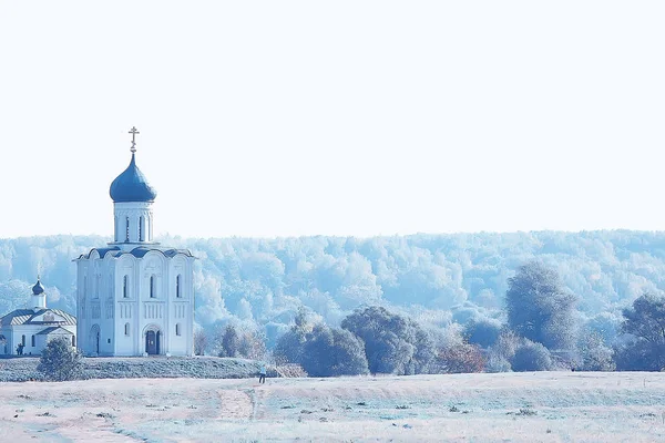 教会の夏の風景正統 夏の風景 ロシアの信仰宗教建築 — ストック写真