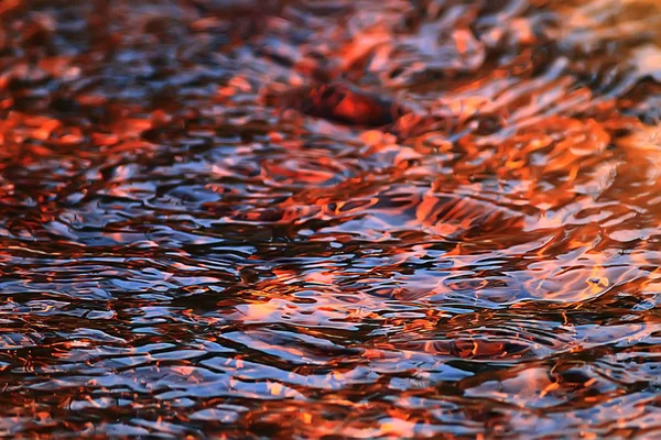 抽象背景波纹水 棕色溪流 水纹理棕色在沼泽 — 图库照片